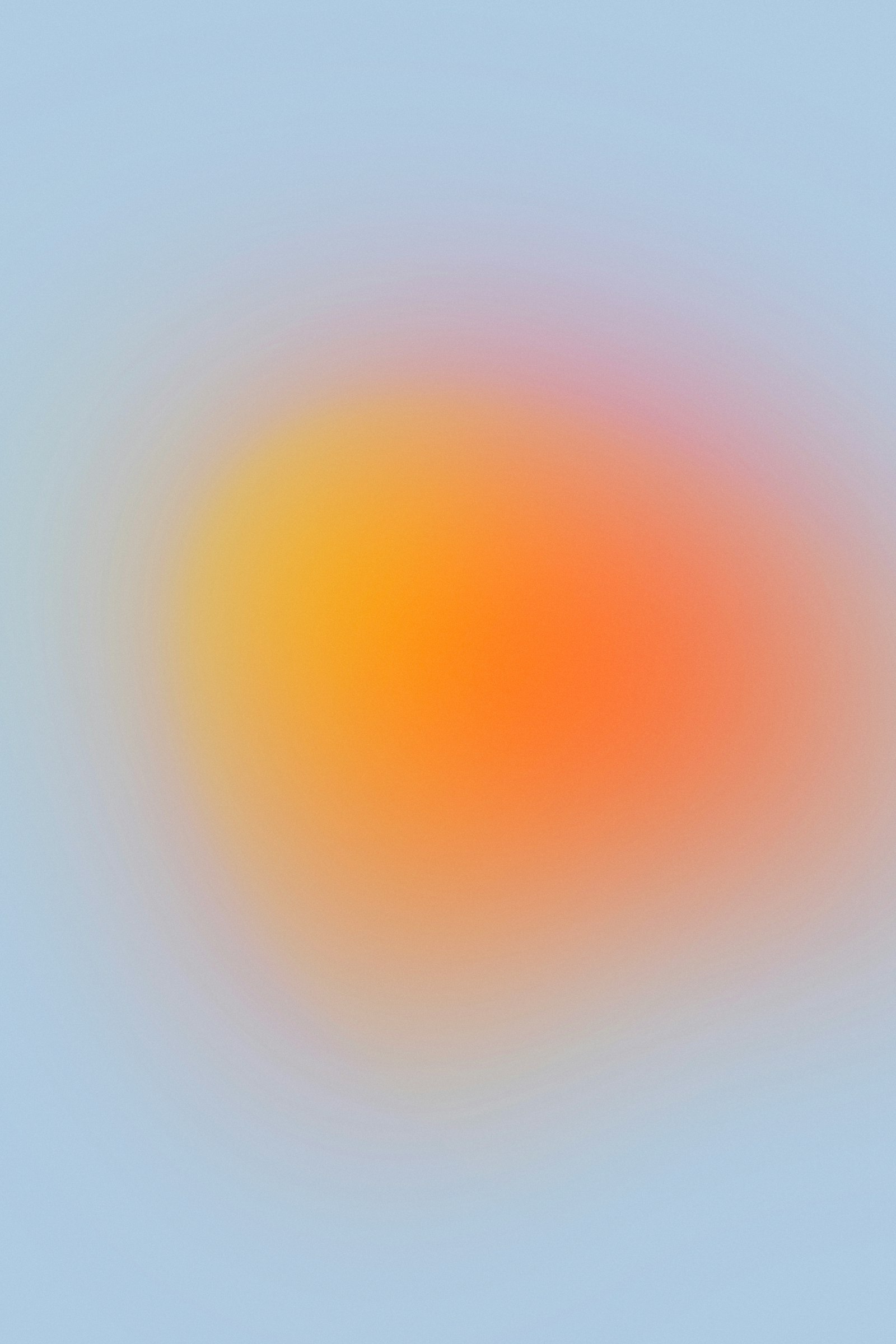 Persona revisando sus finanzas y ahorro en transporte